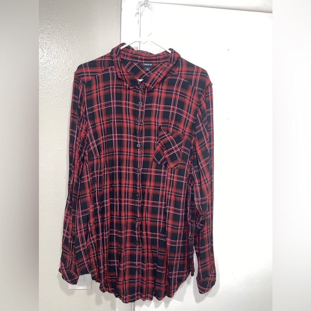Relaxed fit rayon button up